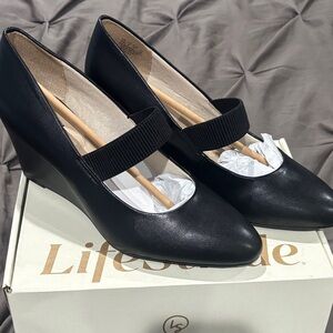 Life Stride Black Wedge Shoes with Strap